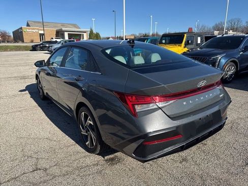 Used 2025 Hyundai Elantra Limited image 4