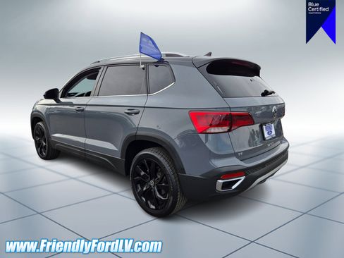 Used 2023 Volkswagen Taos SE w/ Panoramic Sunroof Package FWD image 5