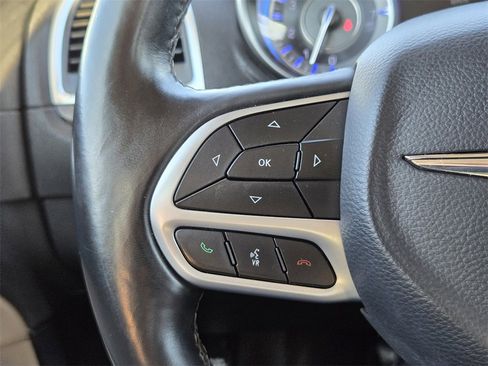 Used 2018 Chrysler 300 Limited image 25