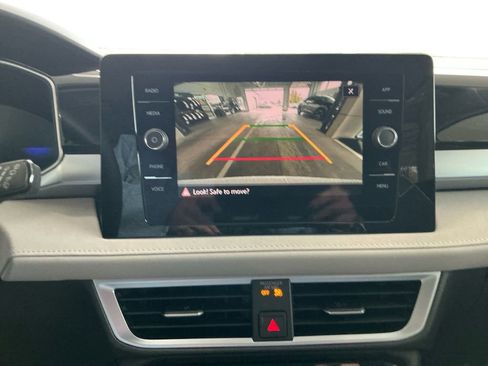 New 2025 Volkswagen Taos SE image 17