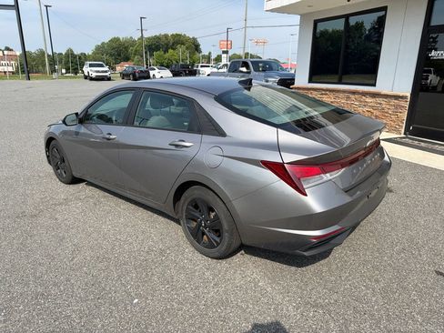 Used 2023 Hyundai Elantra SEL w/ Cargo Package FWD image 6