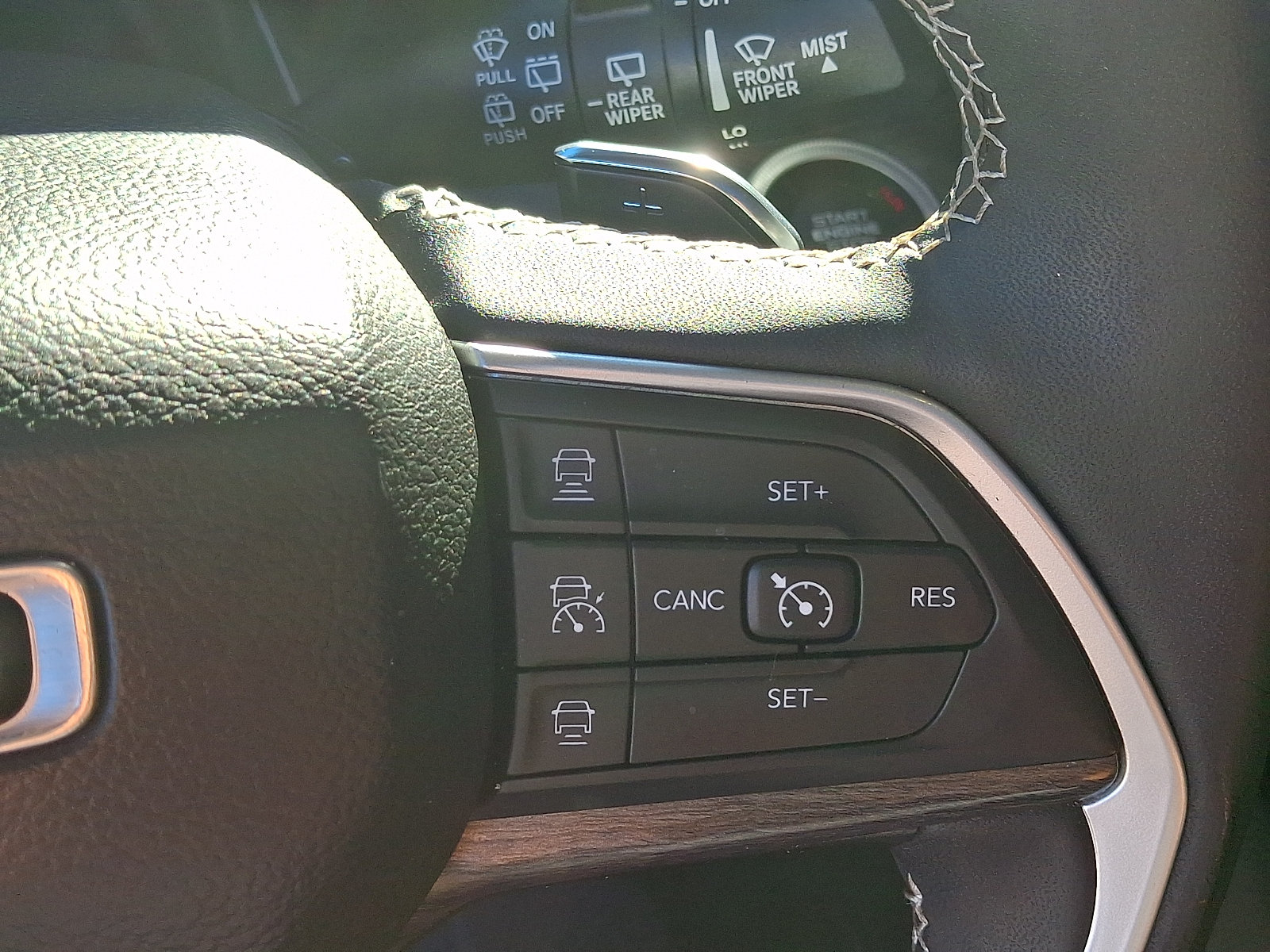 Used 2024 Jeep Grand Cherokee Limited AWD/4WD image 24