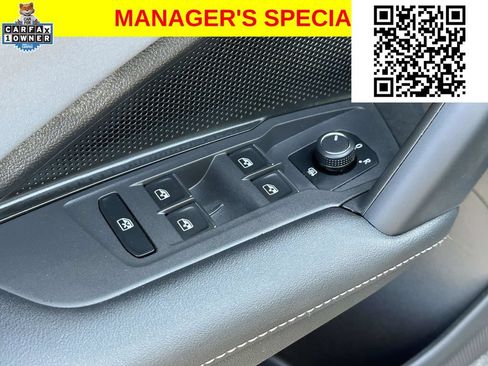 Used 2025 Volkswagen Tiguan SE w/ Panoramic Sunroof Package AWD/4WD image 16