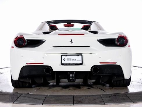 Used 2019 Ferrari 488 Spider image 8