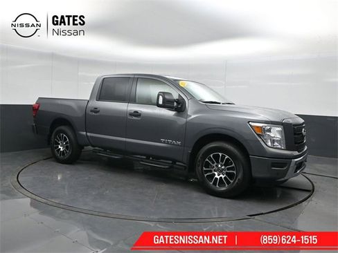 Used 2024 Nissan Titan SV w/ SV Convenience Package image 4