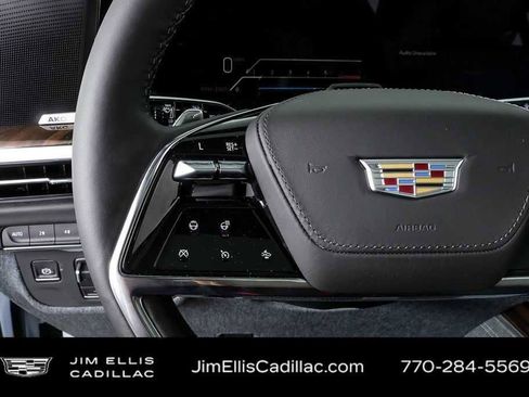 Used 2026 Cadillac Escalade ESV Platinum Sport w/ LPO, ONYX Package AWD/4WD image 10