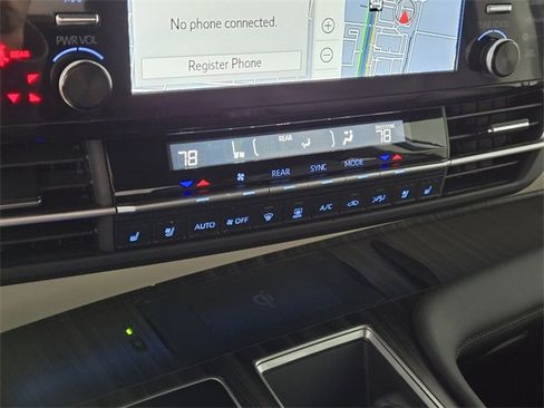 Used 2024 Toyota Sienna Platinum image 35