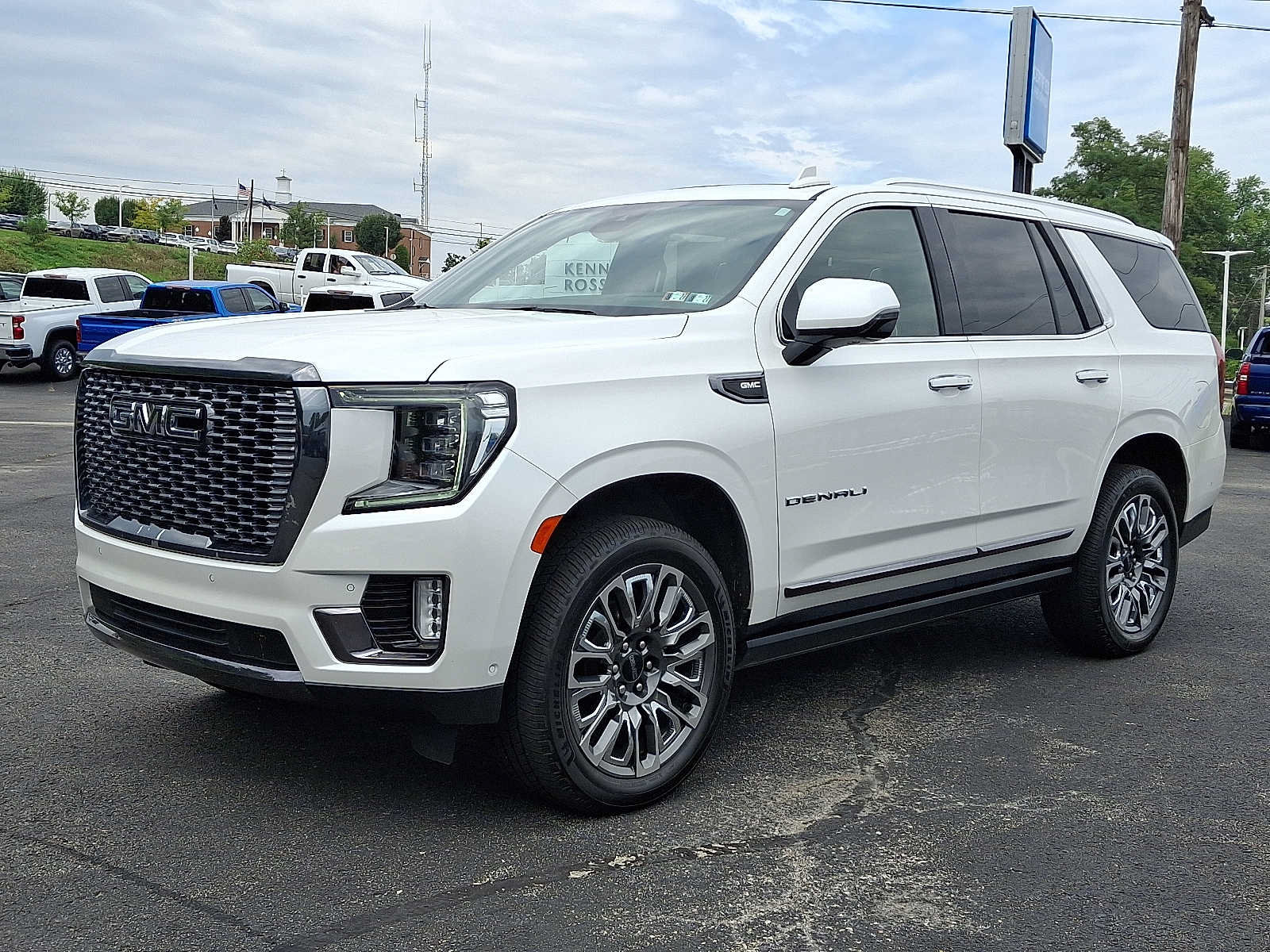 Used 2024 GMC Yukon Denali Ultimate AWD/4WD image 4