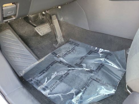 Used 2020 Toyota RAV4 LE image 16