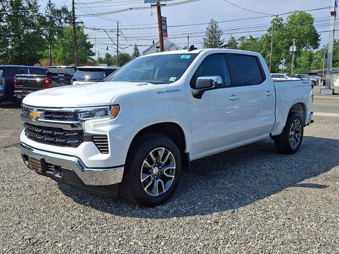 Used 2025 Chevrolet Silverado 1500 LT image 4
