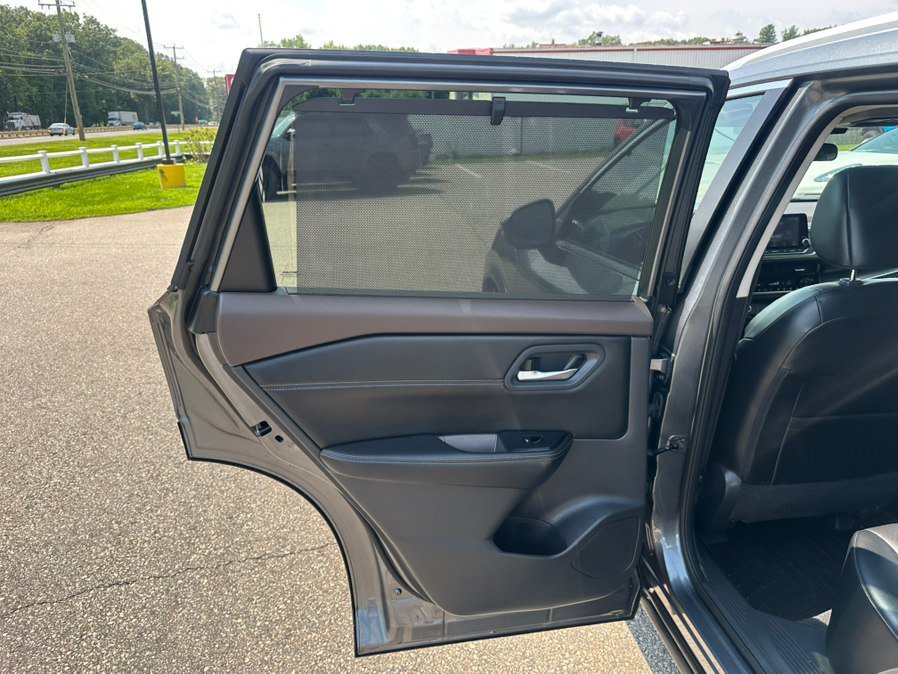 Used 2022 Nissan Rogue SV AWD/4WD image 16
