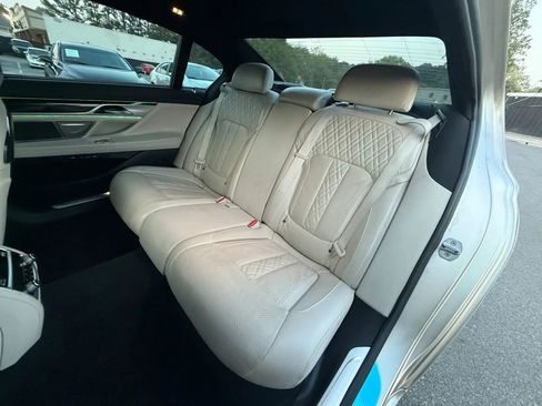 Used 2022 BMW 740i w/ Luxury Rear Seating Package RWD image 20