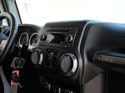 Used 2015 Jeep Wrangler Unlimited Sport w/ Quick Order Package 24S AWD/4WD image 21