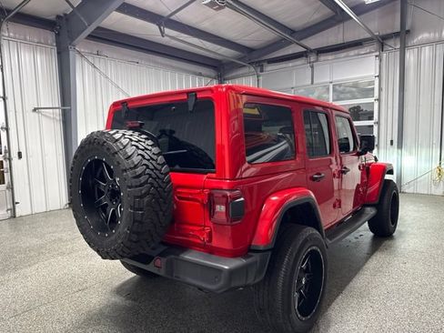 Used 2018 Jeep Wrangler Unlimited Sahara AWD/4WD image 17