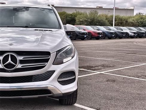 Used 2019 Mercedes-Benz GLE 400 4MATIC image 11