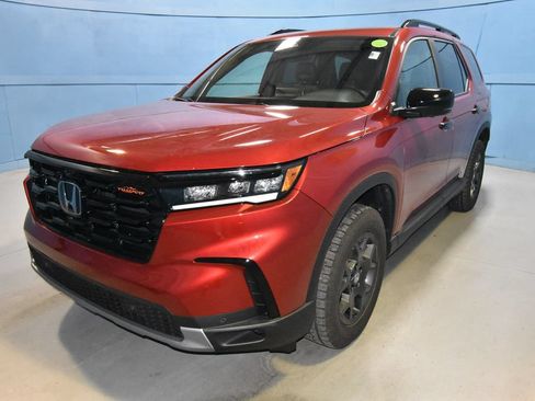 Used 2025 Honda Pilot TrailSport image 30