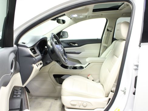 Used 2022 GMC Acadia Denali w/ Denali Technology Package image 12