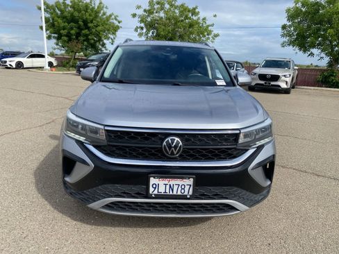 Used 2023 Volkswagen Taos SE image 2