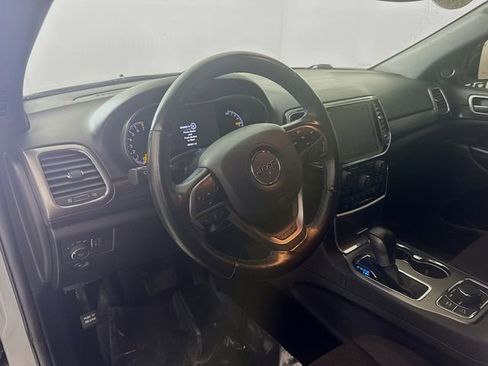 Used 2020 Jeep Grand Cherokee Laredo image 9