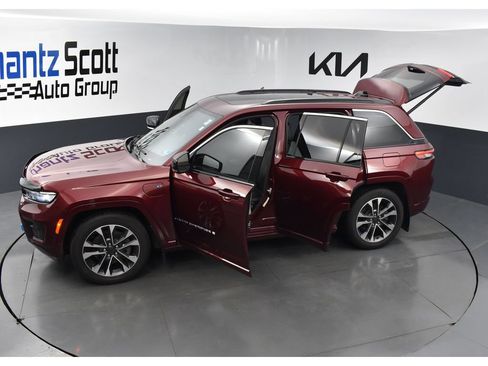 Used 2024 Jeep Grand Cherokee Overland AWD/4WD image 30