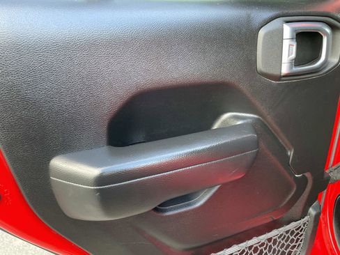 Used 2021 Jeep Gladiator Willys image 21