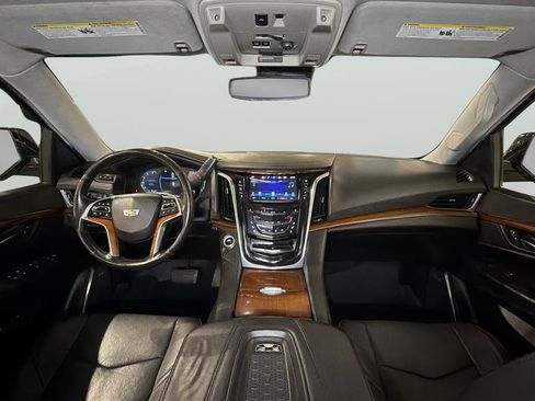Used 2016 Cadillac Escalade ESV Luxury image 31