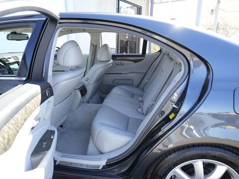 Used 2007 Lexus LS 460 RWD image 26
