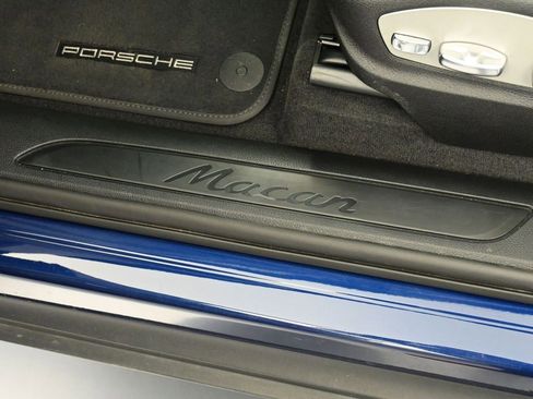 Certified 2025 Porsche Macan AWD/4WD image 16