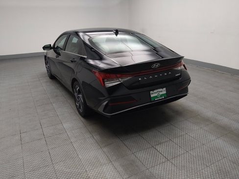 Used 2024 Hyundai Elantra Limited FWD image 5