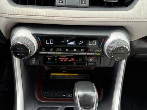 Used 2020 Toyota RAV4 Limited AWD/4WD image 22