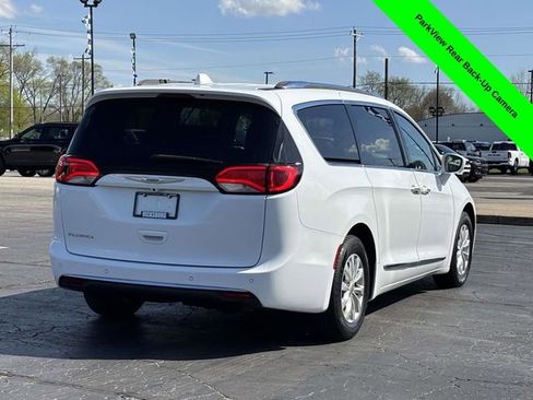 Used 2019 Chrysler Pacifica Touring-L image 35