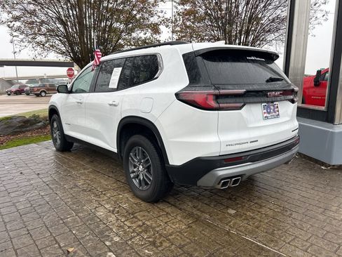 Used 2025 GMC Acadia Elevation image 8