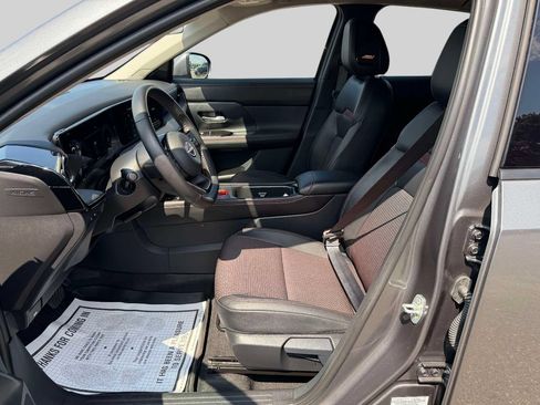 Used 2025 Nissan Kicks SR w/ SR Premium Package AWD/4WD image 14