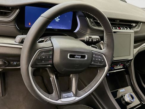 Used 2023 Jeep Grand Cherokee Altitude image 18