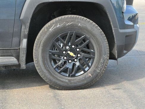 New 2025 Chevrolet Silverado EV LT image 5