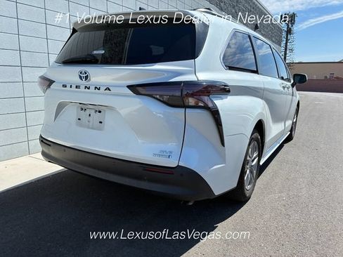 Used 2023 Toyota Sienna XLE FWD image 3