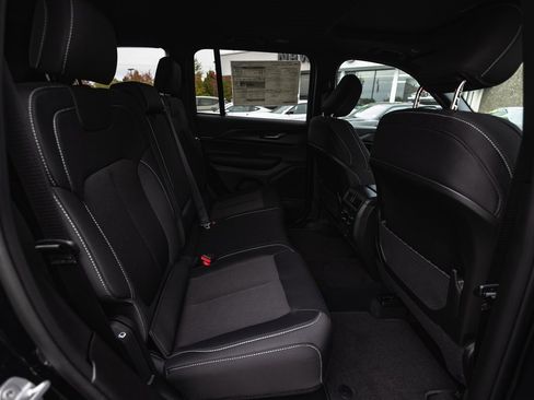 New 2025 Jeep Grand Cherokee Laredo X w/ Luxury Tech Group I image 30