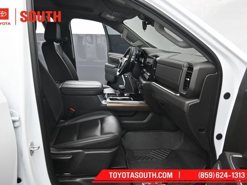 Used 2025 Chevrolet Silverado 1500 LT Trail Boss w/ Convenience Package II AWD/4WD image 31