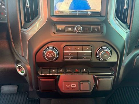 Used 2022 Chevrolet Silverado 1500 Custom image 18