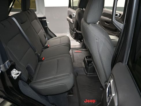 Used 2022 Jeep Wrangler Unlimited Sahara w/ Dual Top Group image 27