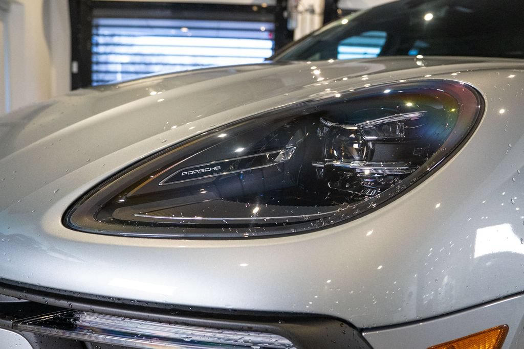 Certified 2025 Porsche Macan AWD/4WD image 13