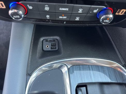 Used 2021 Buick Enclave Essence image 43