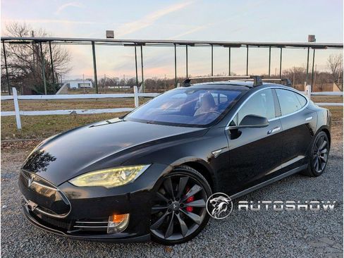 Used 2016 Tesla Model S P90D image 1