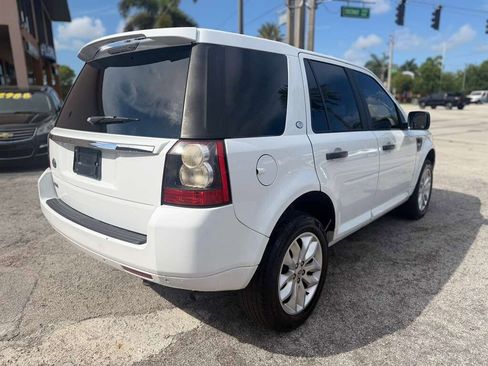 Used 2011 Land Rover LR2 HSE AWD/4WD image 5