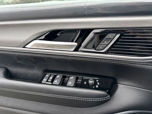 New 2026 Jeep Grand Wagoneer L 4WD w/ Premium Group I image 33