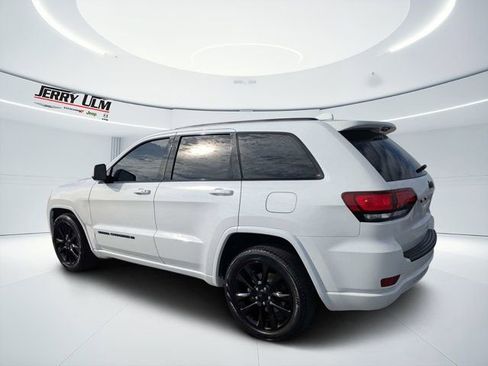 Used 2022 Jeep Grand Cherokee Laredo X RWD image 5