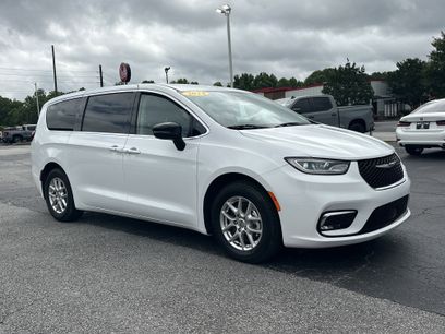 Used 2024 Chrysler Pacifica Touring-L
