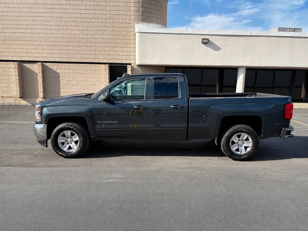 Used 2019 Chevrolet Silverado 1500 LT AWD/4WD image 2