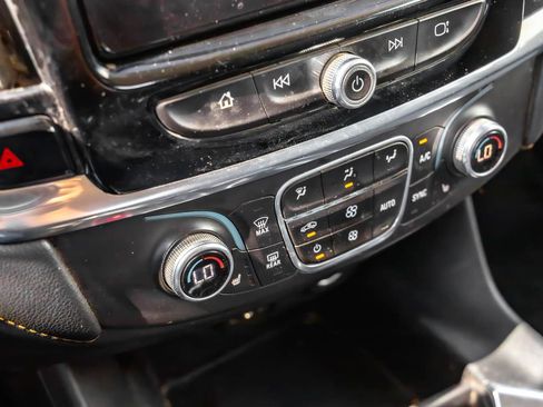 Used 2018 Chevrolet Traverse LT FWD image 16