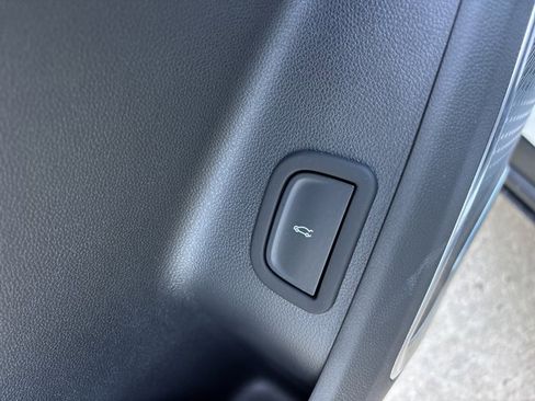 New 2026 Chevrolet Traverse LT w/ Enhanced Driving Package image 24